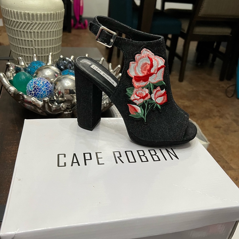 Cape Robin Sansals